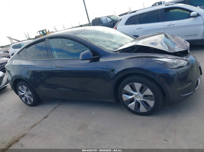 2024 Tesla Model Y Long Range Dual Motor All-Wheel Drive/Rwd VIN: 7SAYGDED4RF092233 Lot: 43301787