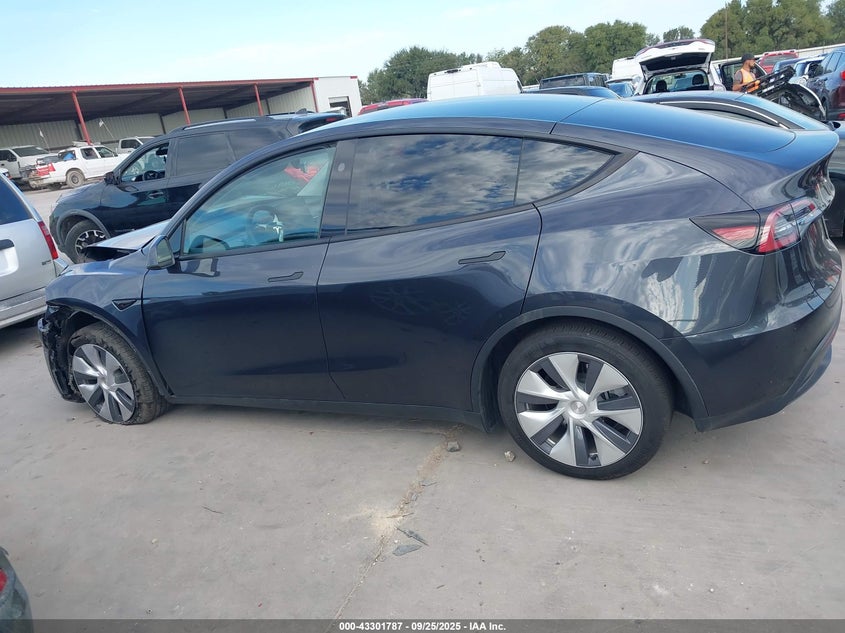 2024 Tesla Model Y Long Range Dual Motor All-Wheel Drive/Rwd VIN: 7SAYGDED4RF092233 Lot: 43301787