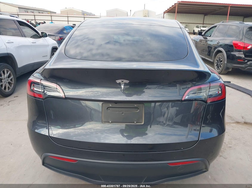 2024 Tesla Model Y Long Range Dual Motor All-Wheel Drive/Rwd VIN: 7SAYGDED4RF092233 Lot: 43301787