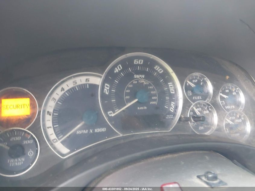 2002 Cadillac Escalade Standard VIN: 1GYEC63T92R271511 Lot: 43301852