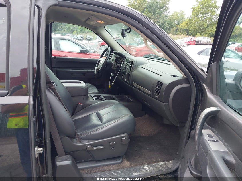 2013 CHEVROLET SILVERADO 1500 LT - 1GCRKSE76DZ264960