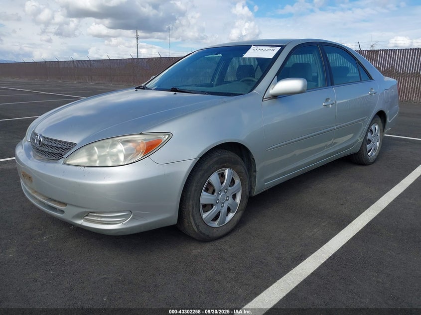 2002 Toyota Camry Le JTDBE32K120082124 photo 1