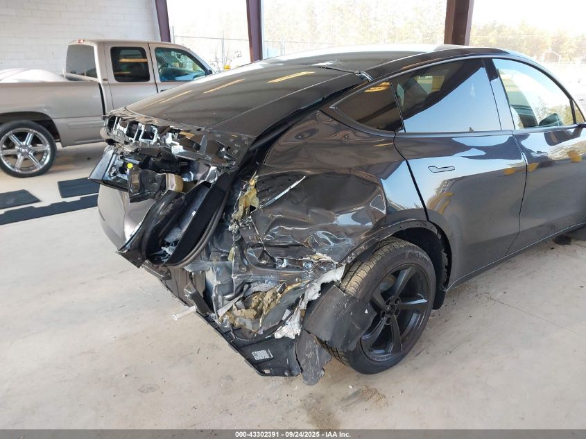 2026 Tesla Model Y Long Range Dual Motor All-Wheel Drive/Long Range Launch Series VIN: 7SAYGDEE1TF368836 Lot: 43302391