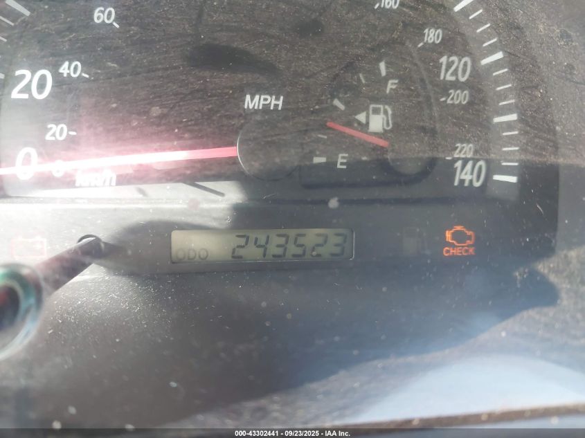 2003 Toyota Camry Le VIN: 4T1BE30K13U725595 Lot: 43302441