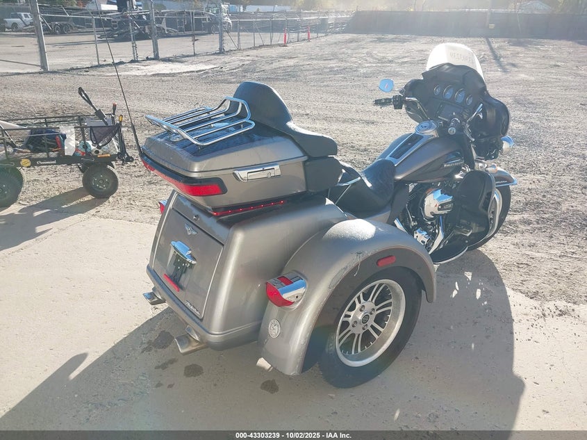 1HD1MAL11GB855807 2016 HARLEY-DAVIDSON TRI GLIDE ULTRA photo no. 4