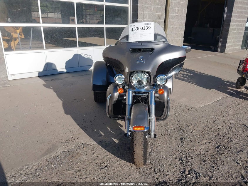 1HD1MAL11GB855807 2016 HARLEY-DAVIDSON TRI GLIDE ULTRA photo no. 5