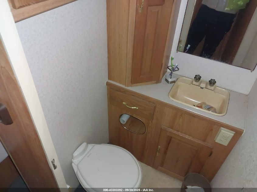 1998 Ford Econoline E450 Super Duty Cutwy Rv VIN: 1FDXE40S7WHB63825 Lot: 43303392