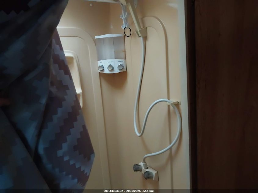 1998 Ford Econoline E450 Super Duty Cutwy Rv VIN: 1FDXE40S7WHB63825 Lot: 43303392