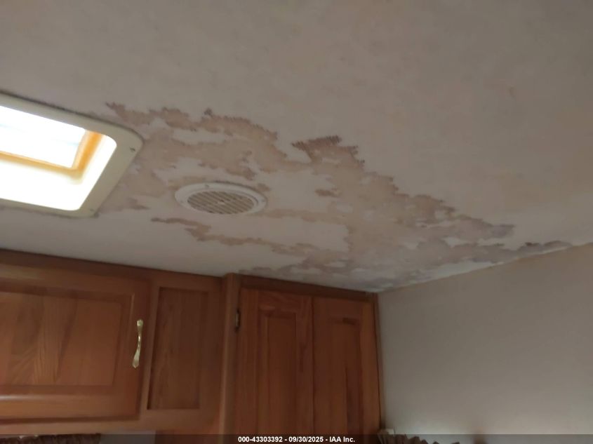 1998 Ford Econoline E450 Super Duty Cutwy Rv VIN: 1FDXE40S7WHB63825 Lot: 43303392