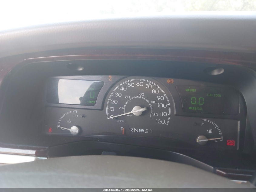 2005 Lincoln Town Car Signature VIN: 1LNHM81W25Y644290 Lot: 43303527