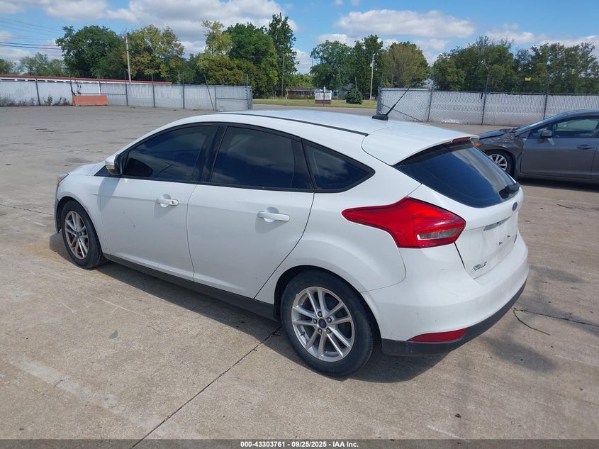 2015 FORD FOCUS SE - 1FADP3K29FL383589