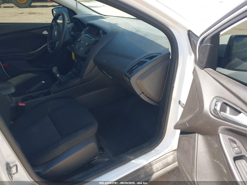 2015 FORD FOCUS SE - 1FADP3K29FL383589