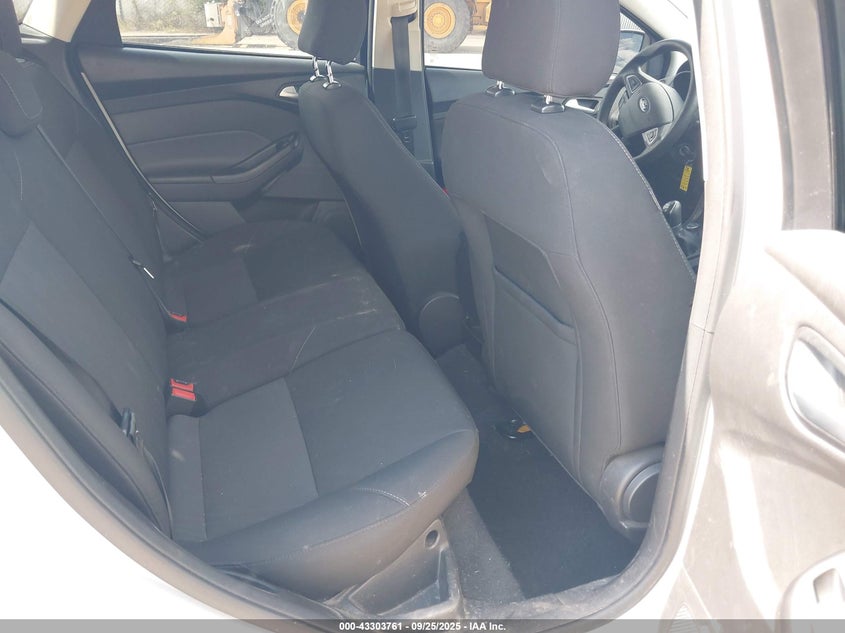 2015 FORD FOCUS SE - 1FADP3K29FL383589