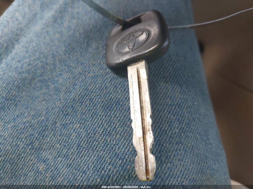 2004 Toyota Corolla Le VIN: JTDBR32E542027200 Lot: 43303981