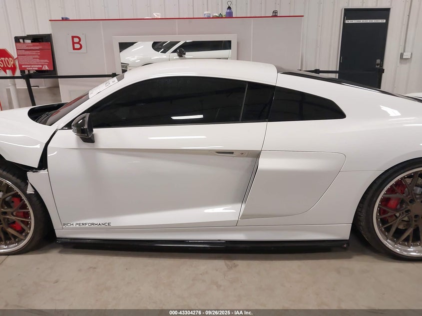 2018 Audi R8 5.2 V10 VIN: WUABAAFX1J7901910 Lot: 43304276
