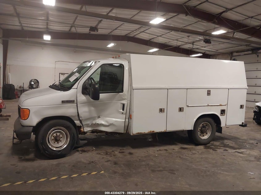 2006 Ford E-350 Cutaway VIN: 1FDSE35L86HB38051 Lot: 43304279