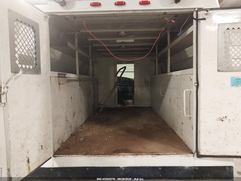 2006 Ford E-350 Cutaway VIN: 1FDSE35L86HB38051 Lot: 43304279