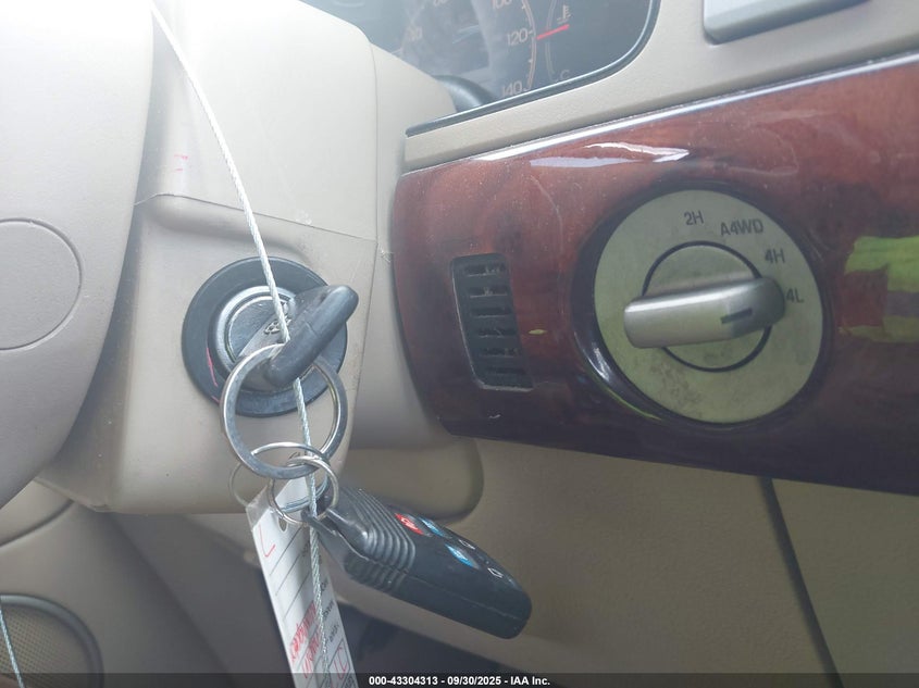 2005 Lincoln Navigator VIN: 5LMFU28565LJ17798 Lot: 43304313