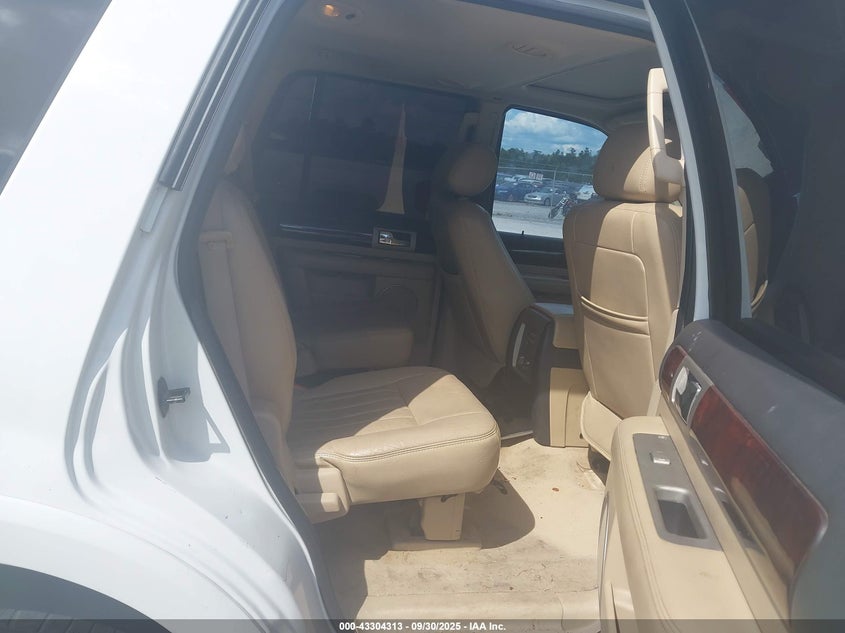 2005 Lincoln Navigator VIN: 5LMFU28565LJ17798 Lot: 43304313