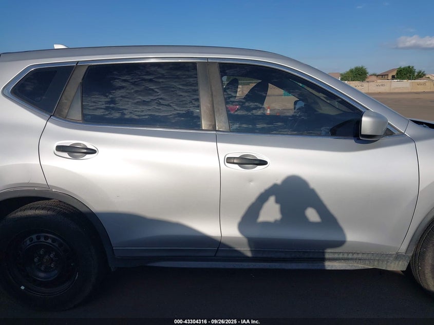 2017 NISSAN ROGUE S KNMAT2MV5HP554487