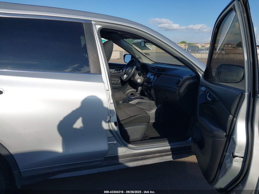 2017 NISSAN ROGUE S KNMAT2MV5HP554487