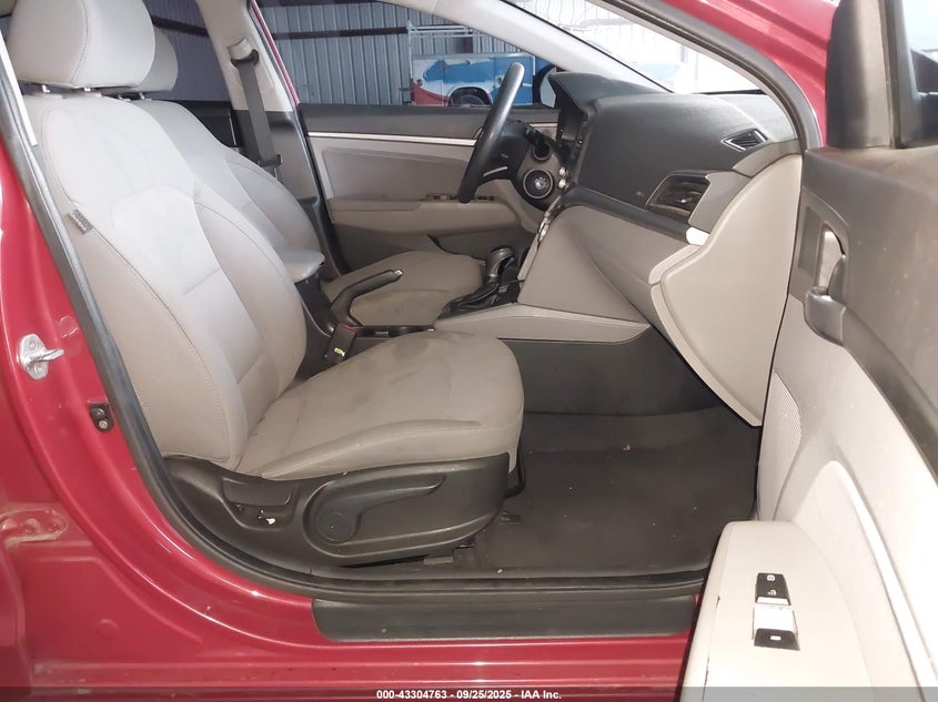 2019 HYUNDAI ELANTRA SEL - KMHD84LF1KU768031