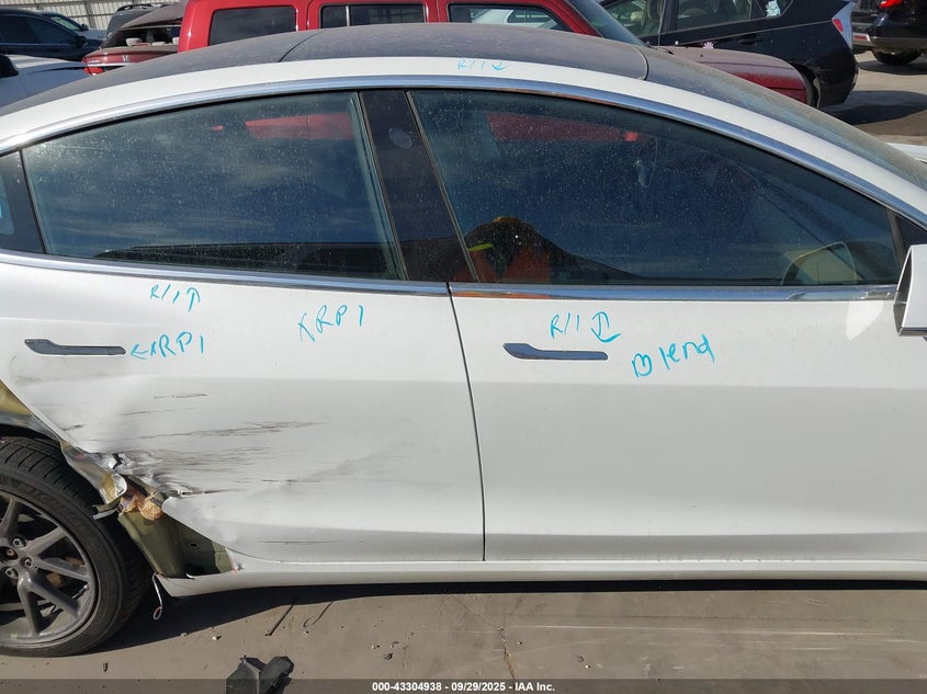 2018 Tesla Model 3 Long Range/Mid Range VIN: 5YJ3E1EA2JF076117 Lot: 43304938