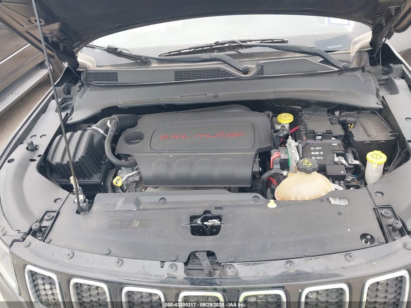 2018 Jeep Compass Latitude 4X4 VIN: 3C4NJDBB2JT155243 Lot: 43305317