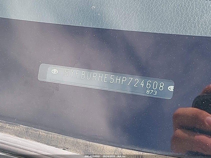 2017 Toyota Corolla Le VIN: 5YFBURHE5HP724608 Lot: 43305501