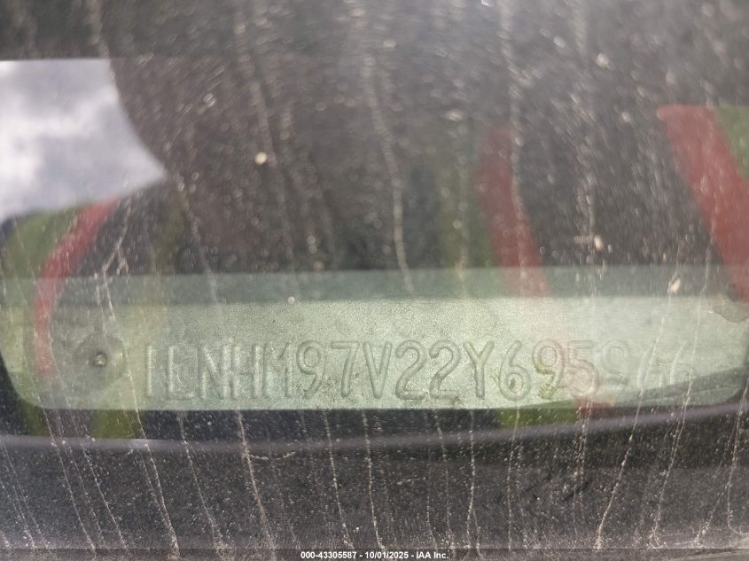 2002 Lincoln Continental VIN: 1LNHM97V22Y695966 Lot: 43305587