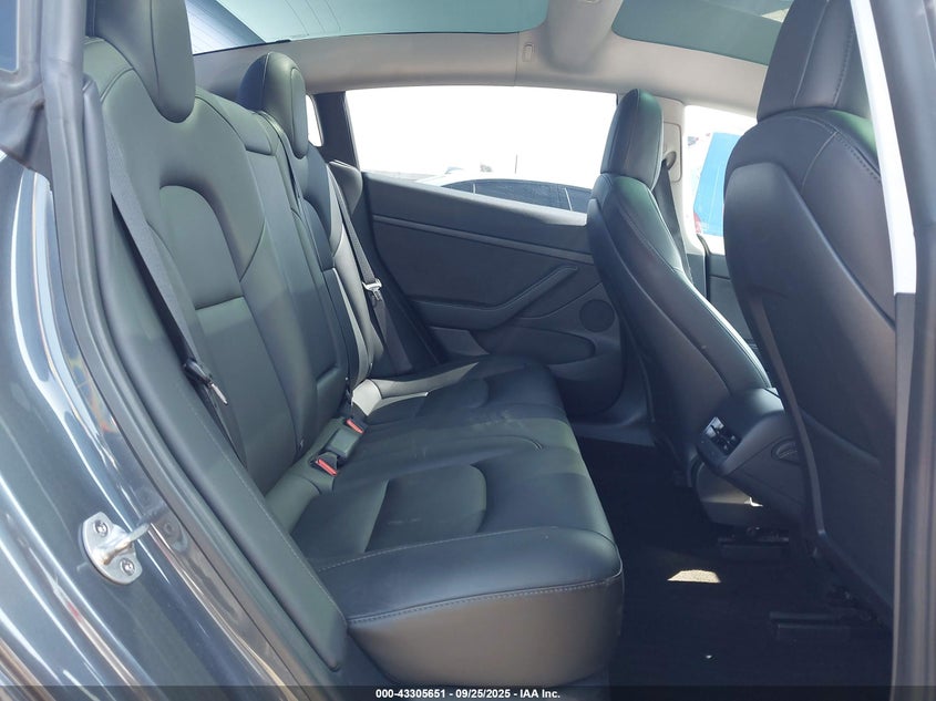 2022 Tesla Model 3 Rear-Wheel Drive VIN: 5YJ3E1EA2NF373541 Lot: 43305651