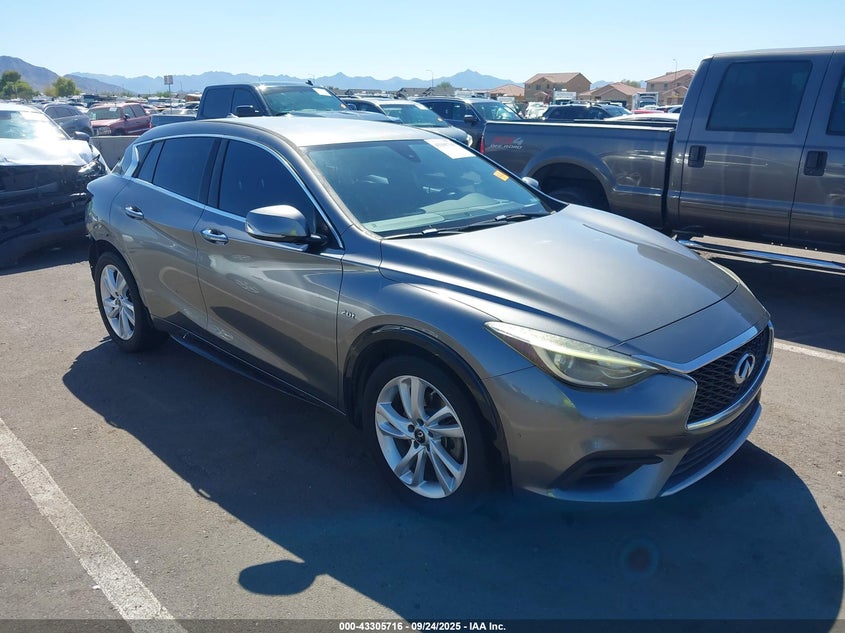 INFINITI QX30 LUXURY