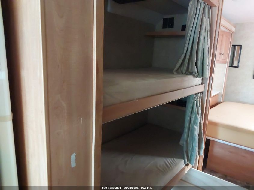 2007 Ford F550 Super Duty Stripped Chass VIN: 1F6NF53Y770A05387 Lot: 43305891