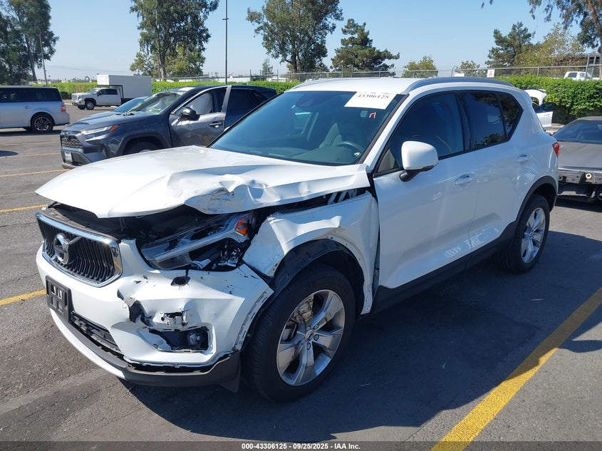 2021 VOLVO XC40 T4 MOMENTUM YV4AC2HK1M2398873