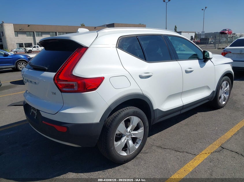 2021 VOLVO XC40 T4 MOMENTUM YV4AC2HK1M2398873