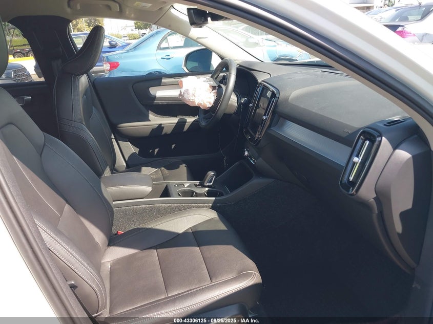2021 VOLVO XC40 T4 MOMENTUM YV4AC2HK1M2398873
