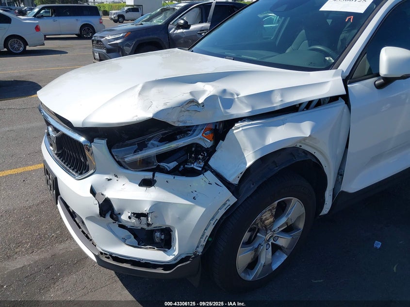 2021 VOLVO XC40 T4 MOMENTUM YV4AC2HK1M2398873