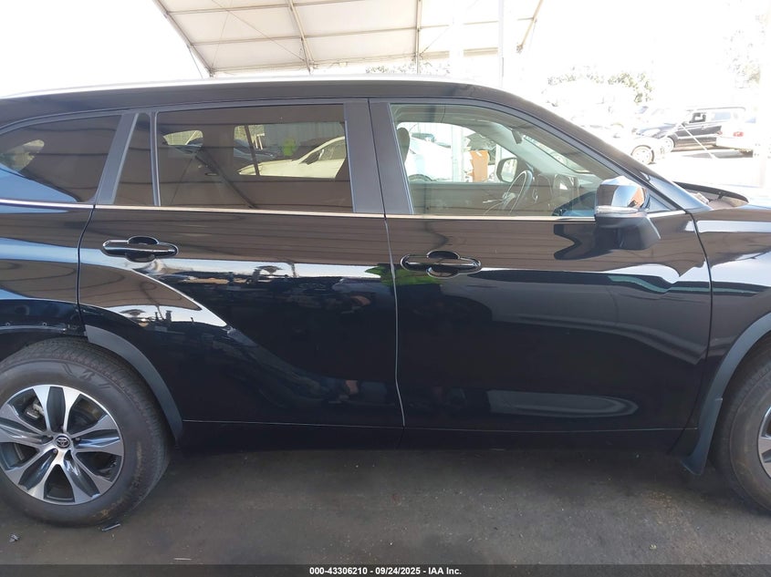 2024 TOYOTA HIGHLANDER XLE 5TDKDRAH2RS052150