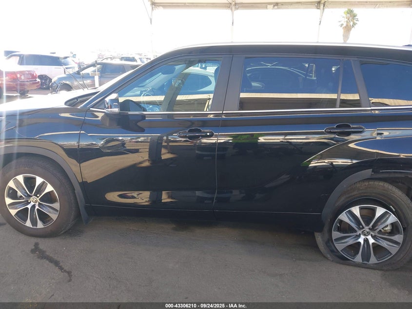 2024 TOYOTA HIGHLANDER XLE 5TDKDRAH2RS052150