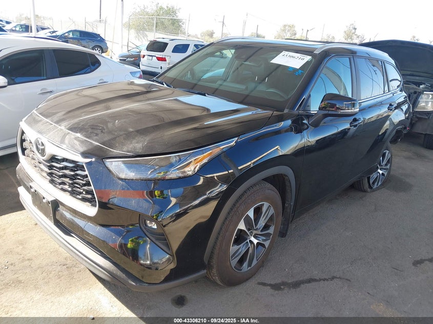 2024 TOYOTA HIGHLANDER XLE 5TDKDRAH2RS052150