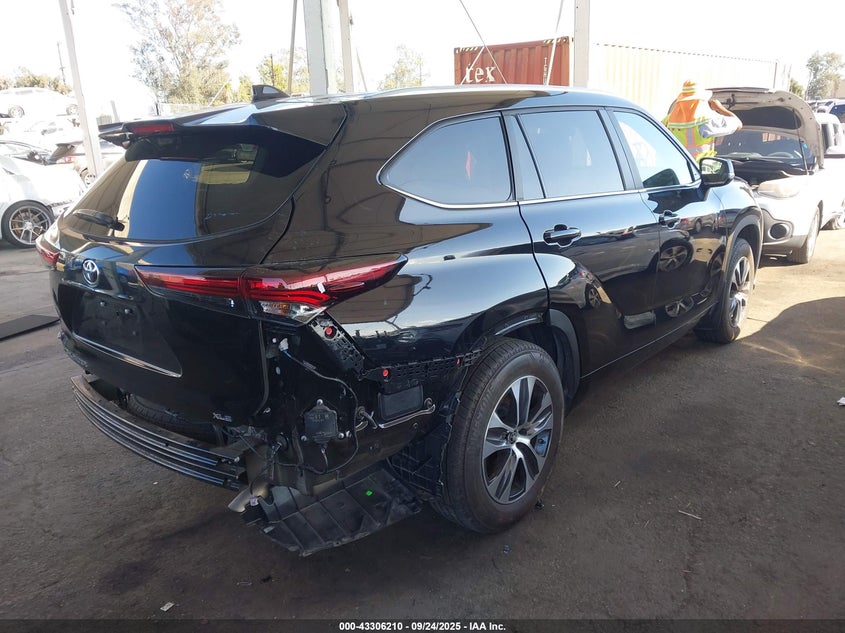 2024 TOYOTA HIGHLANDER XLE 5TDKDRAH2RS052150