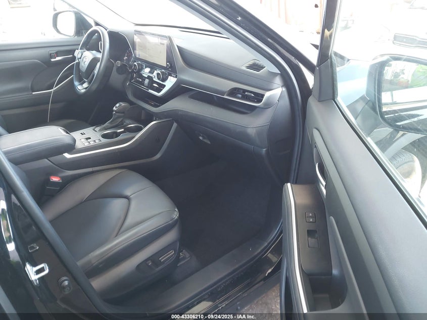 2024 TOYOTA HIGHLANDER XLE 5TDKDRAH2RS052150