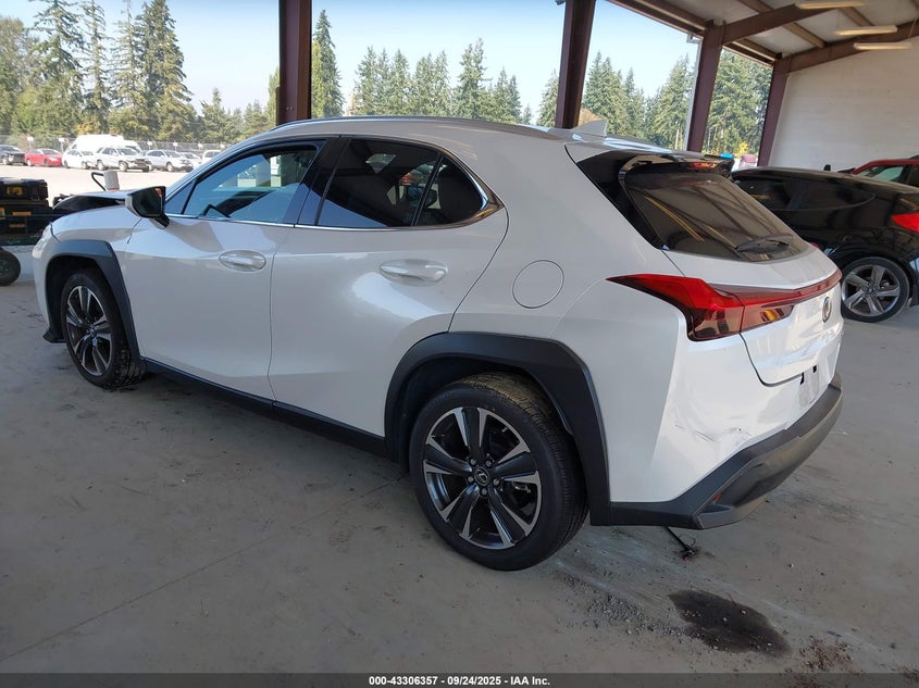 VIN JTHY3JBH8K2014530 2019 LEXUS UX 200