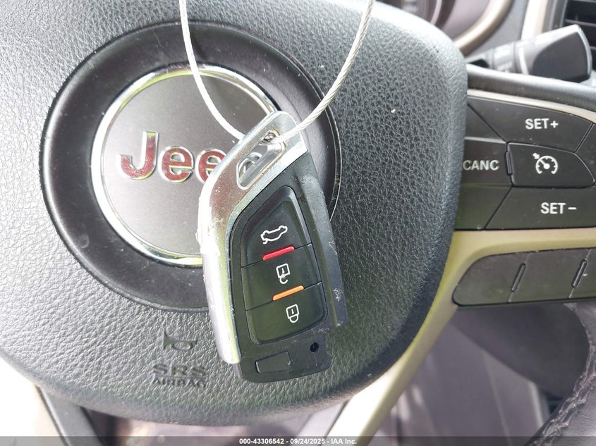 2016 Jeep Cherokee Latitude VIN: 1C4PJLCB8GW116158 Lot: 43306542