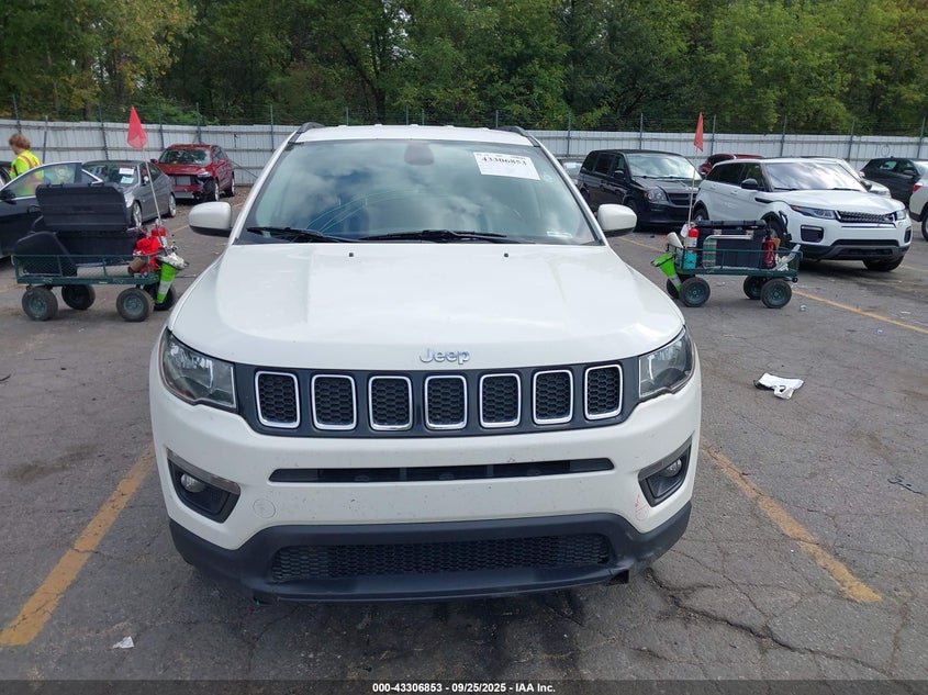 2018 Jeep Compass Latitude 4X4 VIN: 3C4NJDBB2JT136370 Lot: 43306853