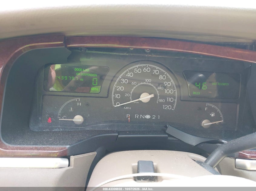 2004 Lincoln Town Car Signature VIN: 1LNHM81WX4Y662048 Lot: 43306938