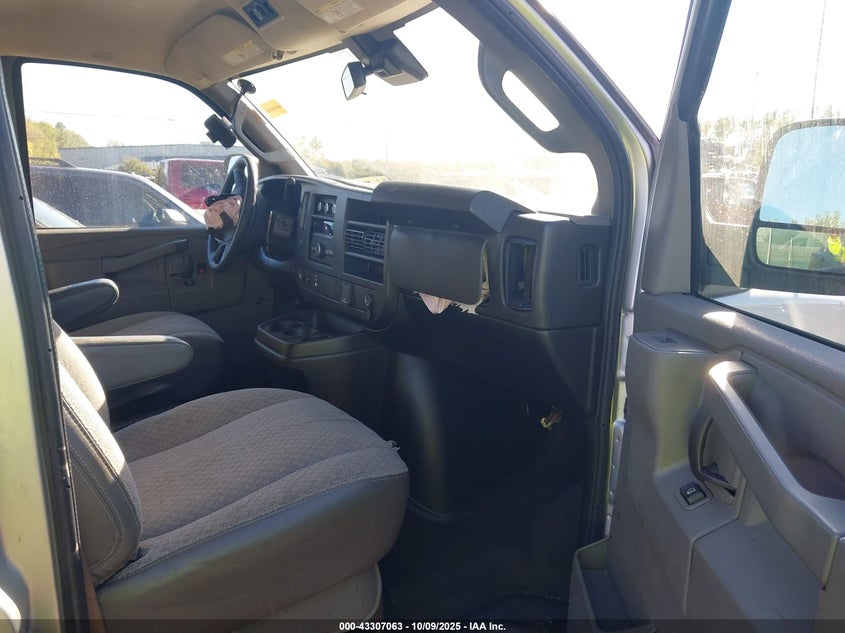 1GAZGPFGXL1271106 2020 Chevrolet Express Passenger Rwd 3500 Extended Wheelbase Lt auction photo 1