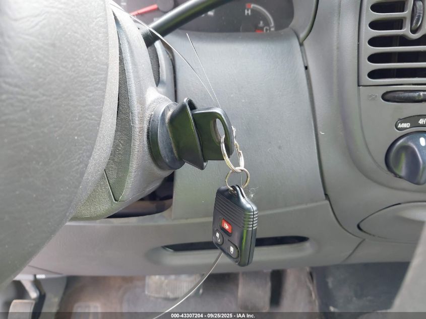 1999 Ford Expedition Eddie Bauer/Xlt VIN: 1FMPU18L4XLA61931 Lot: 43307204