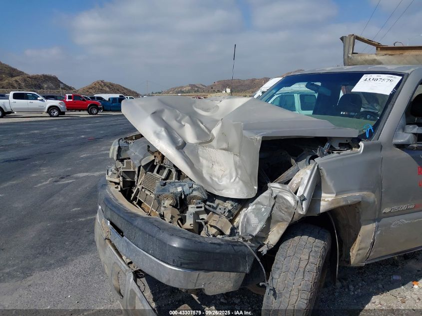 2005 Chevrolet Silverado 2500Hd Work Truck VIN: 1GCHC24U15E252823 Lot: 43307579