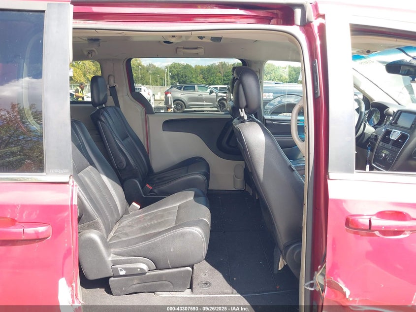 2013 Chrysler Town & Country Touring VIN: 2C4RC1BG5DR743215 Lot: 43307593